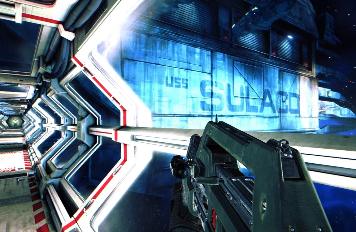 The Sulaco is boarded via the umbilical from the USS Sephora