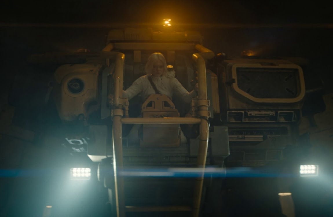 The Super Power Loader used by Tessa in Predator: Badlands