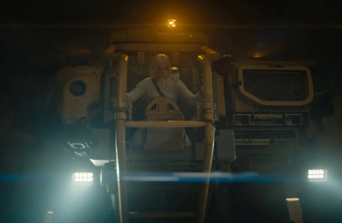 The Super Power Loader used by Tessa in Predator: Badlands