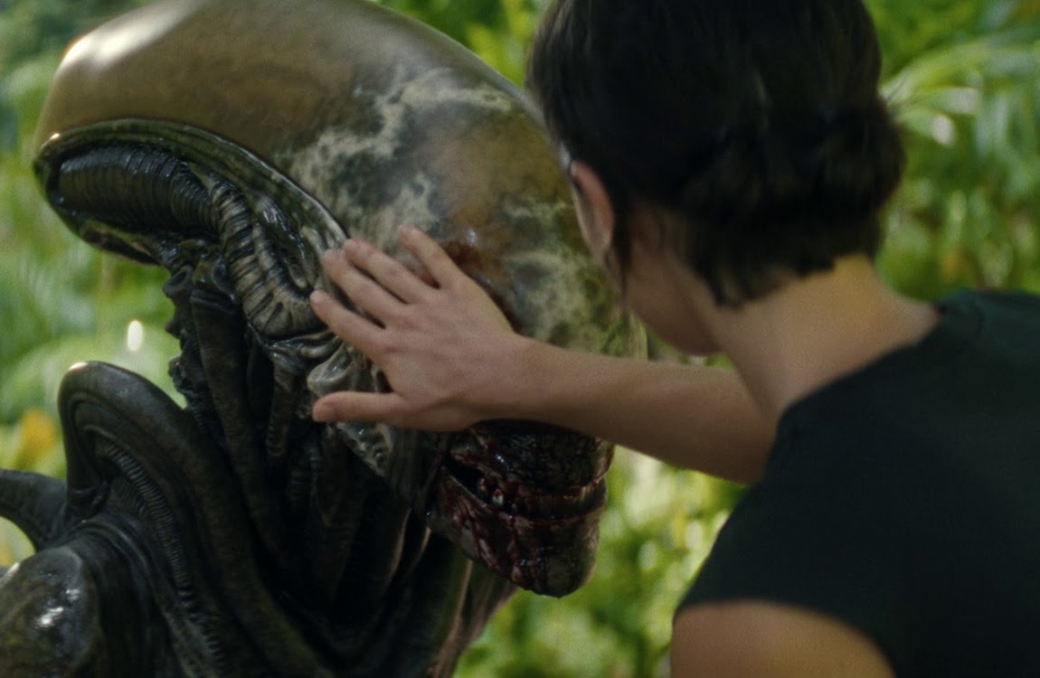 Wendy taming a Xenomorph in Alien: Earth
