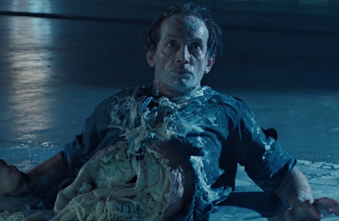 Bishop cut in half in Aliens