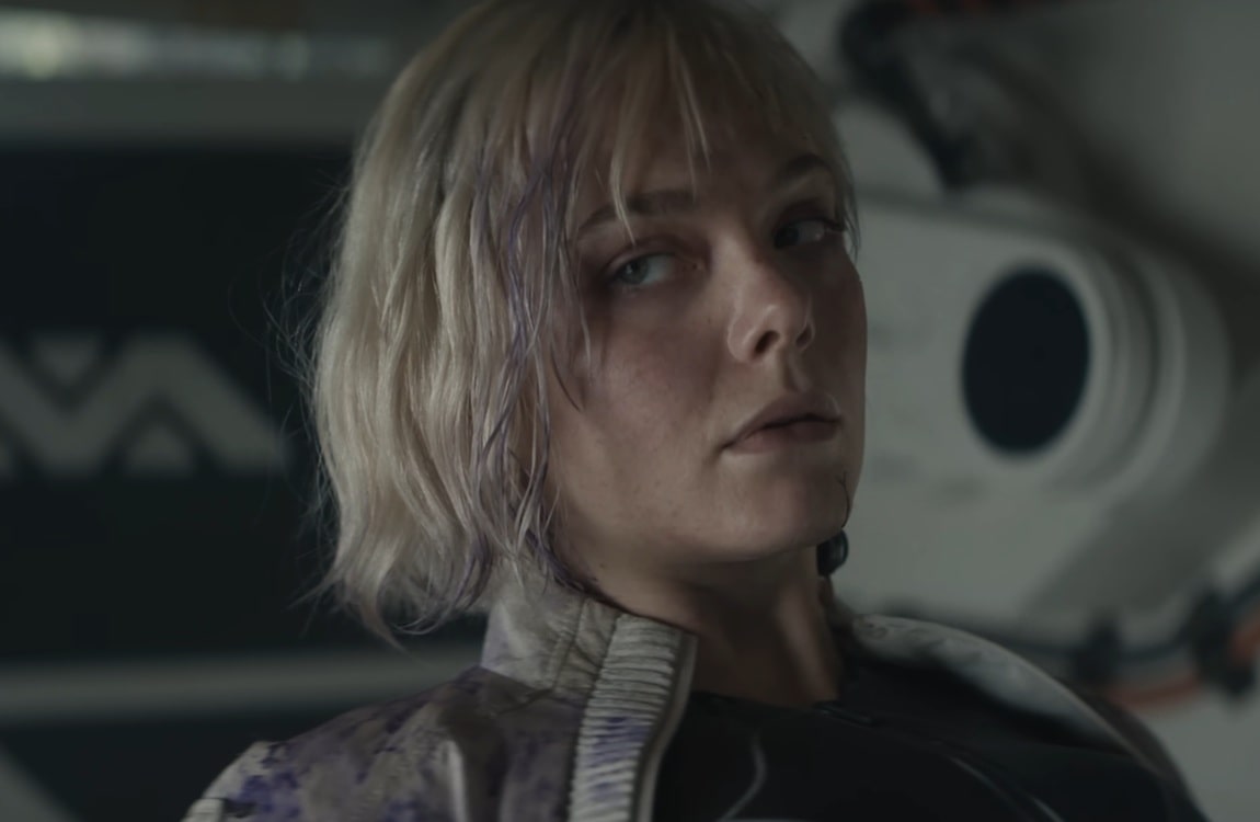 Thea is played by Elle Fanning