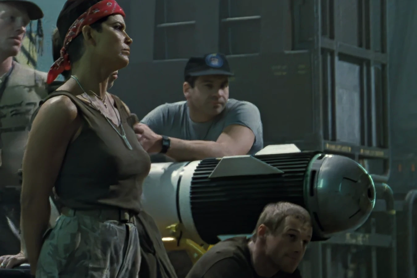 Wierzbowski on the Sulaco hangar deck with Vasquez during dropship loading in Aliens