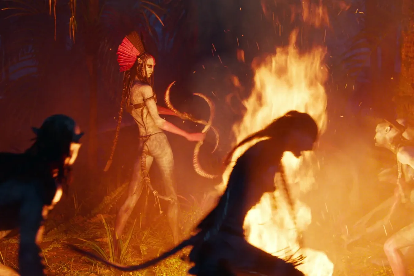 Varang standing with members of the Mangkwan clan in Avatar: Fire and Ash