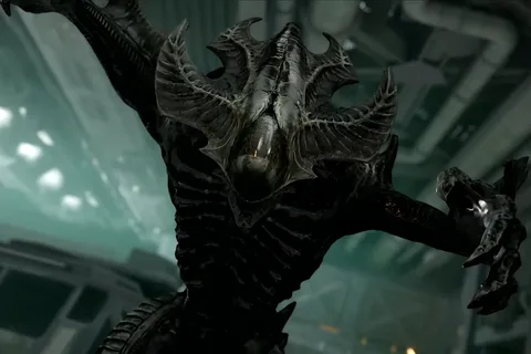 Warden Xenomorph lunging in an industrial corridor in Aliens Fireteam Elite 2