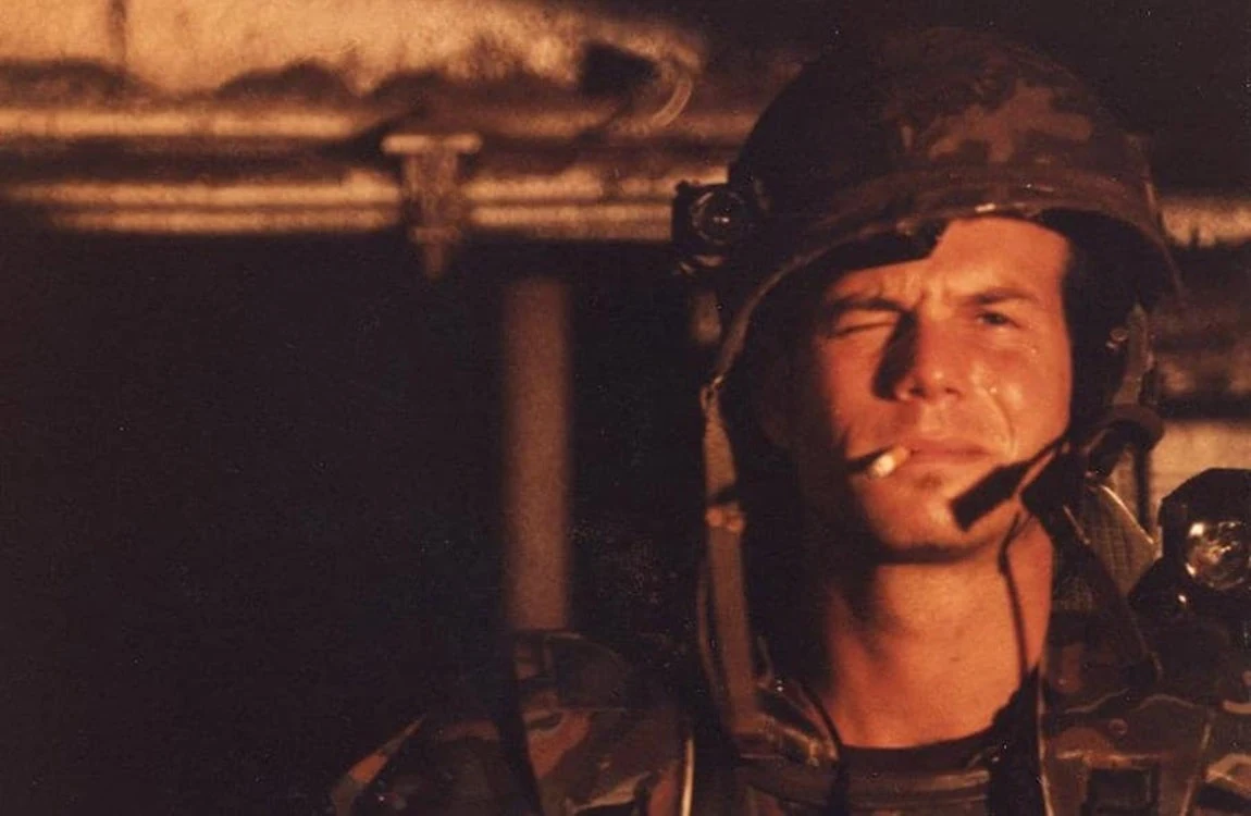 Bill Paxton as Hudson in Colonial Marine armor with a cigarette on the set of Aliens