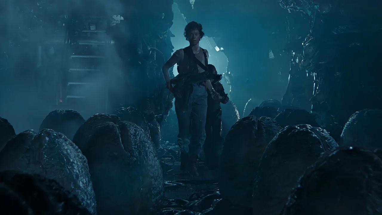 Ripley and Newt in the Alien hive surrounded by Xenomorph eggs