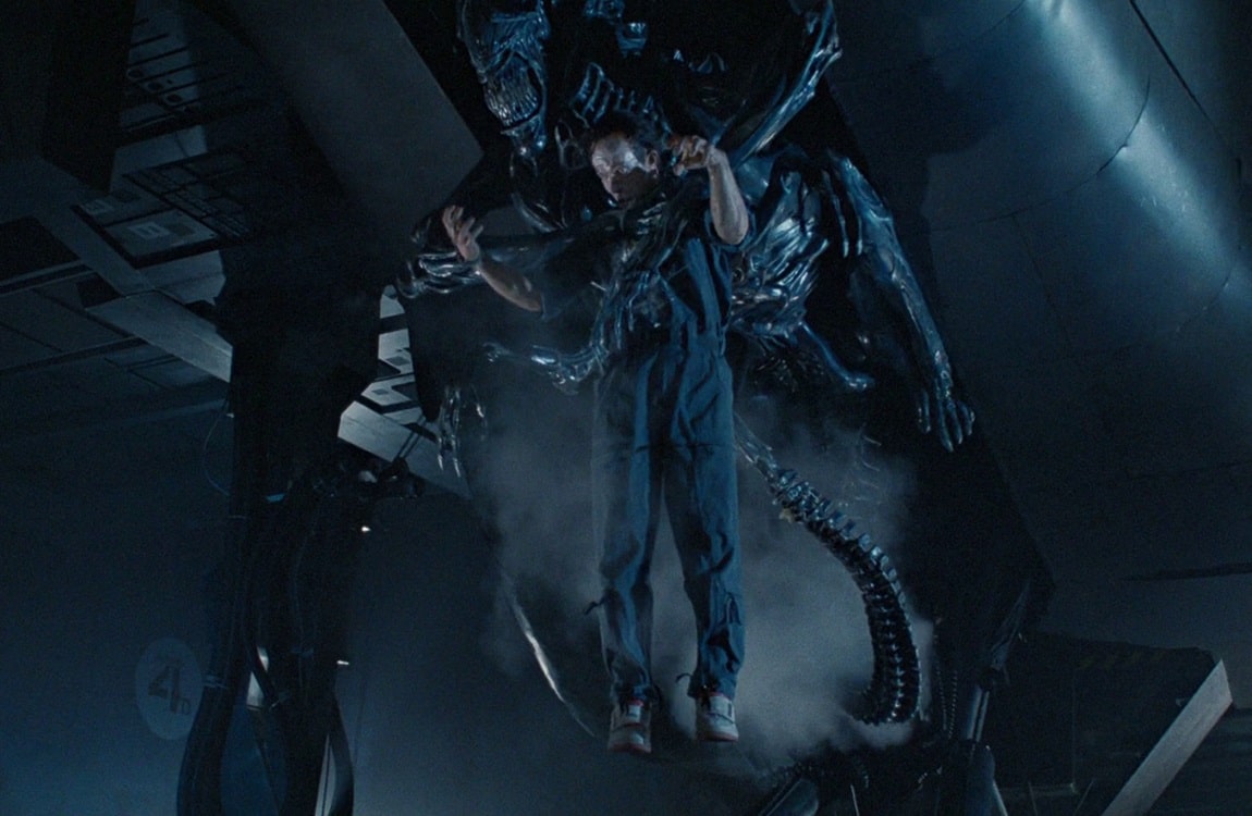 The LV-426 Queen has revenge on Bishop the android
