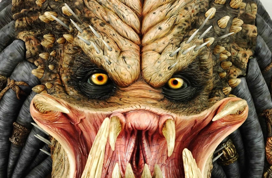 The Yellow Eyes of a Yautja