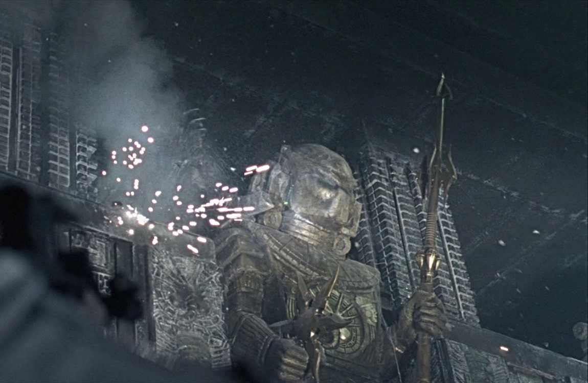 A Predator statue from Alien vs. Predator 2004