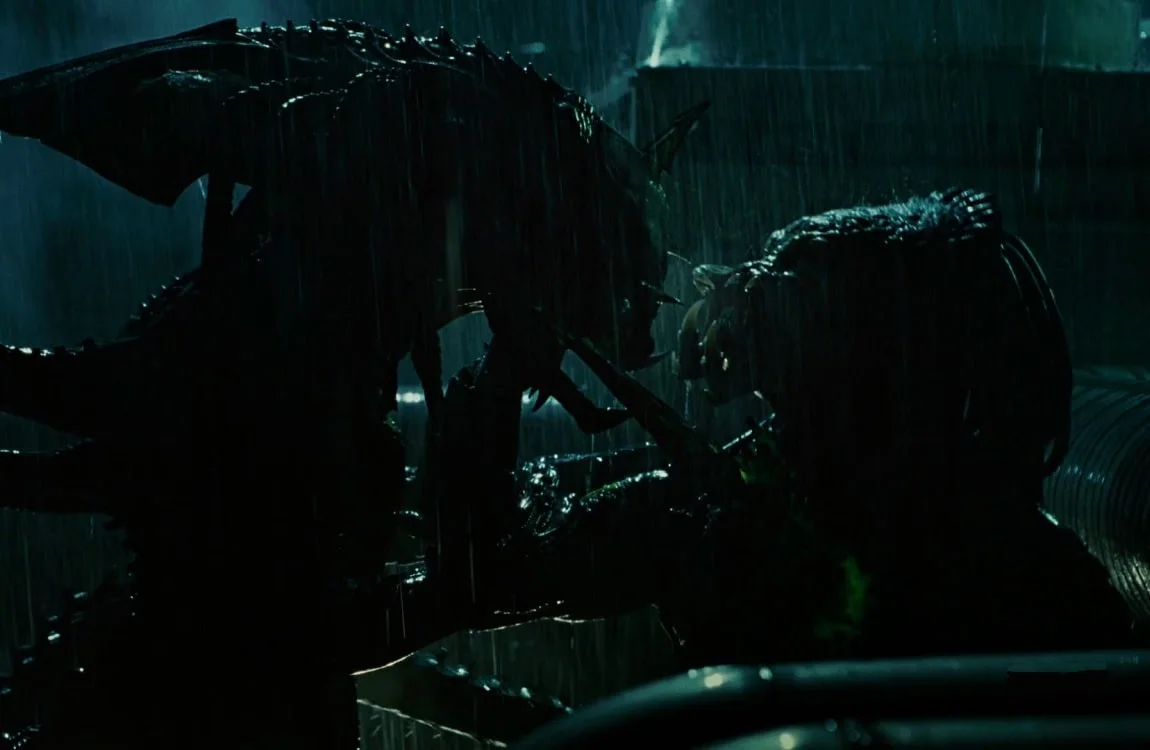 Wolf Predator and the Predalien struggle while both are bleeding