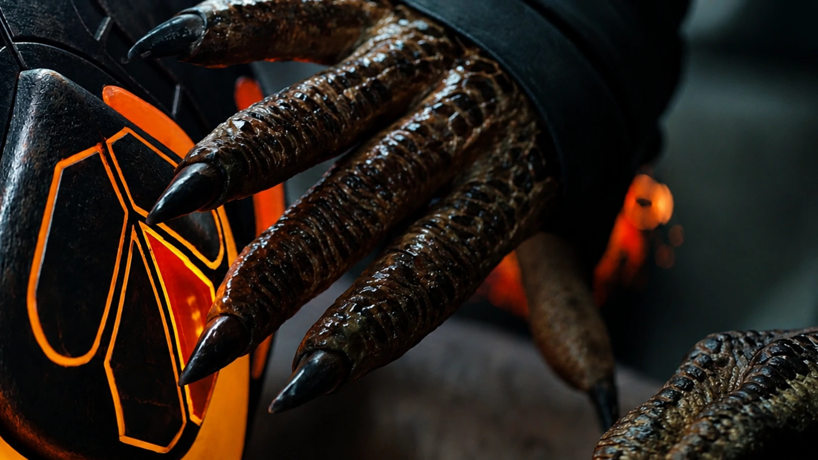 Kwei Predator's fingers from Predator: Badlands