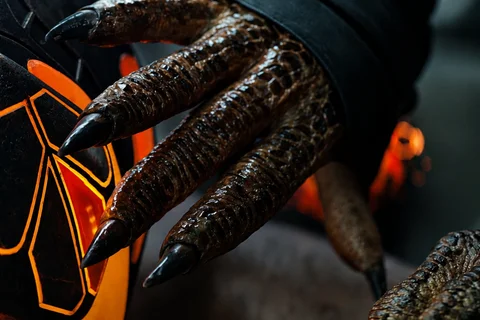 Kwei Predator's fingers from Predator: Badlands
