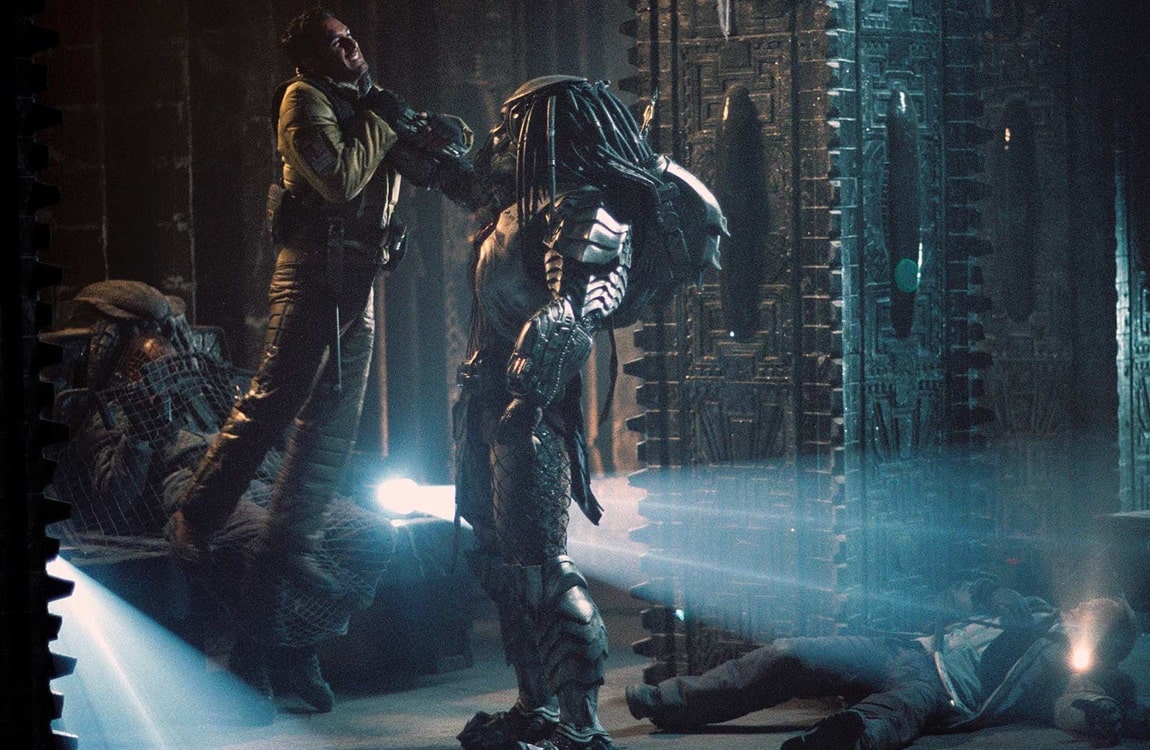 Scar Predator shows mercy in the first Alien vs. Predator movie