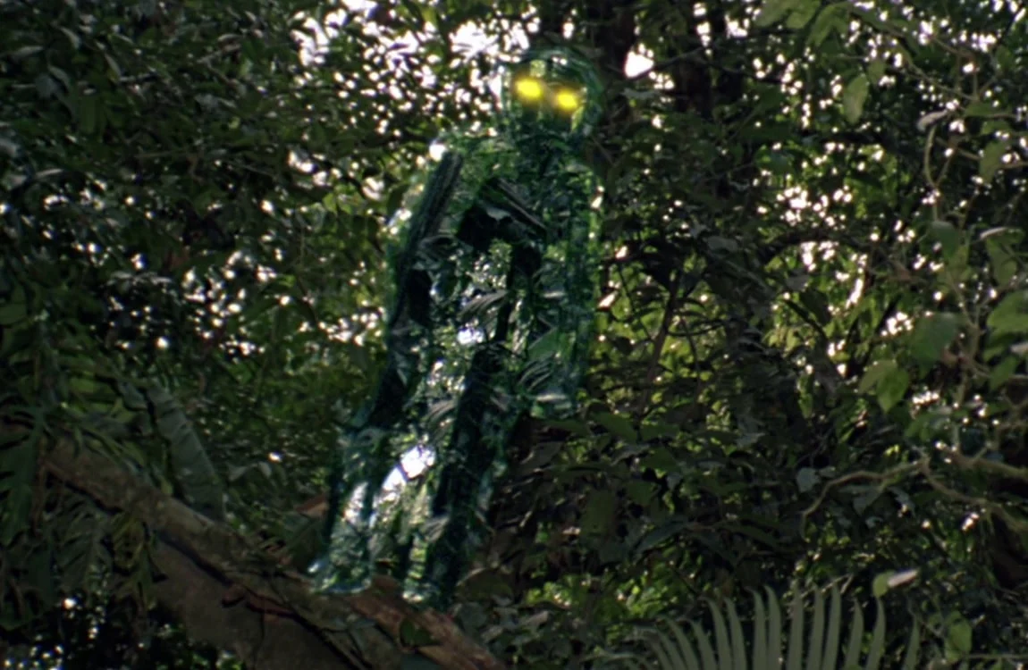The Jungle Hunter eyes flash while cloaked