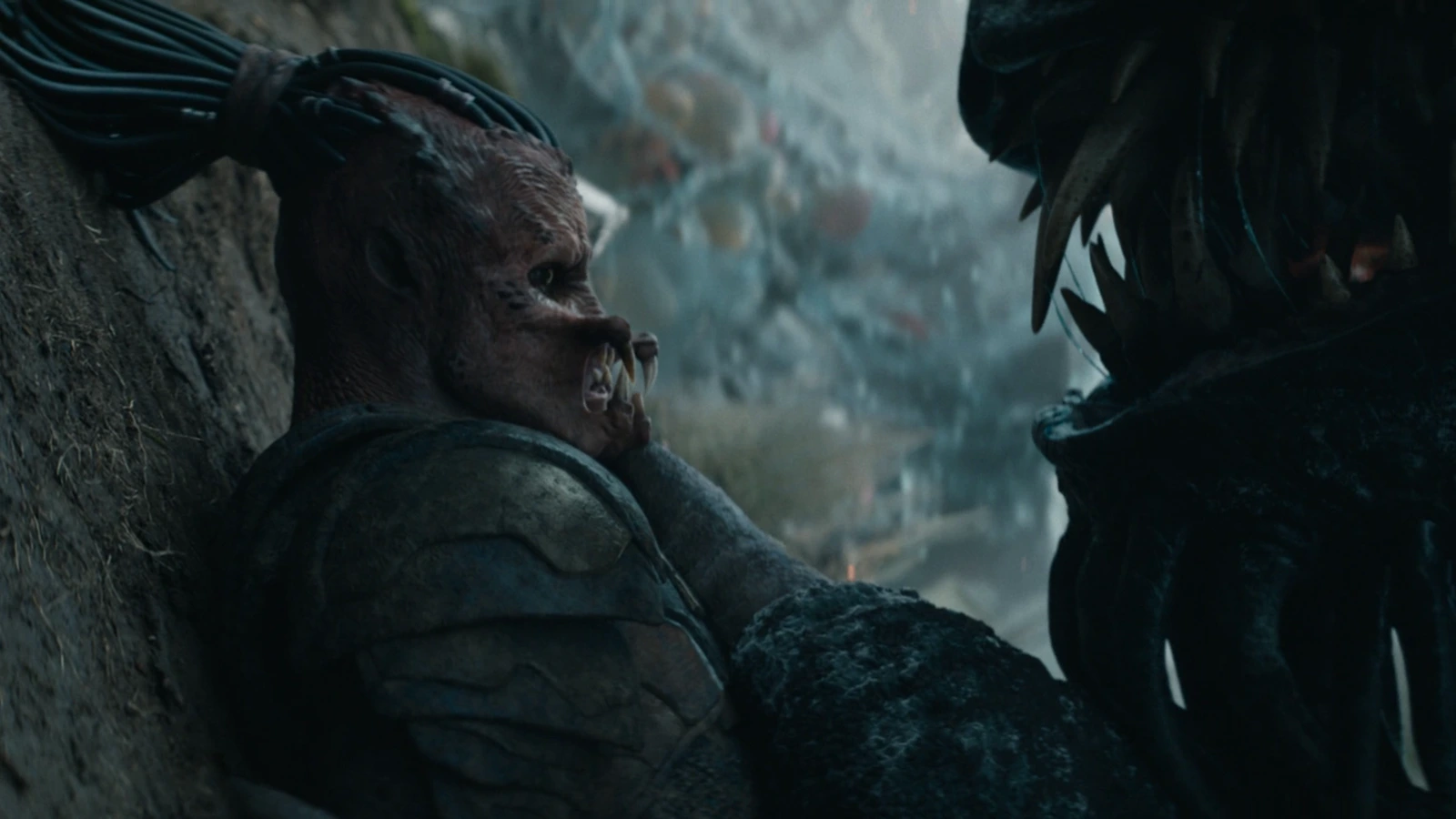 Dek Predator fails against the Kalisk in Predator: Badlands