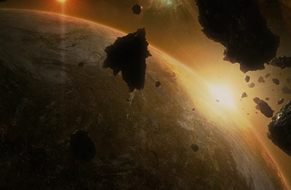 Yautja Prime from space in Aliens vs. Predator: Requiem