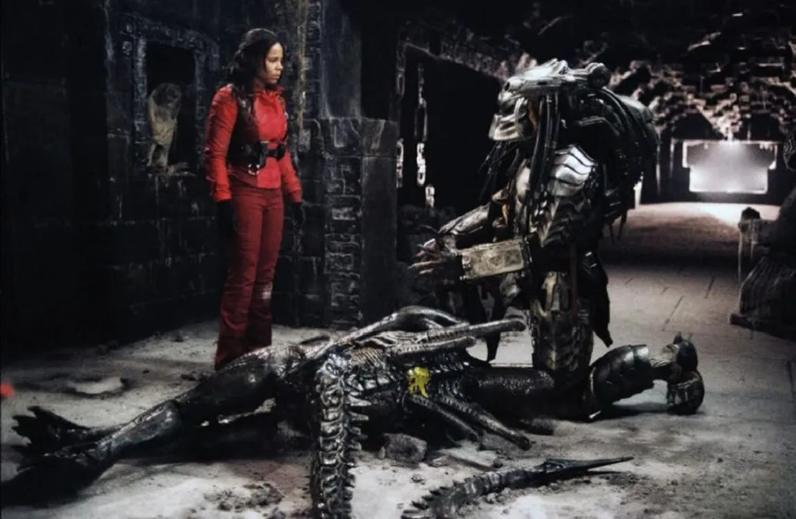 Scar Predator standing close to Alexa Woods in Alien vs. Predator