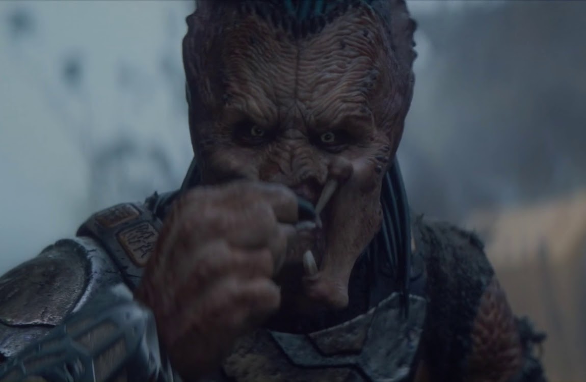 Dek Predator sniffing in Predator: Badlands